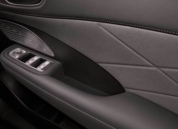 Intérieur moderne du MG S6 EV avec écran tactile